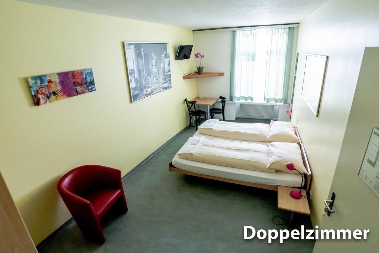 Hotel & Backpackers Zak Шафхаузен Екстериор снимка