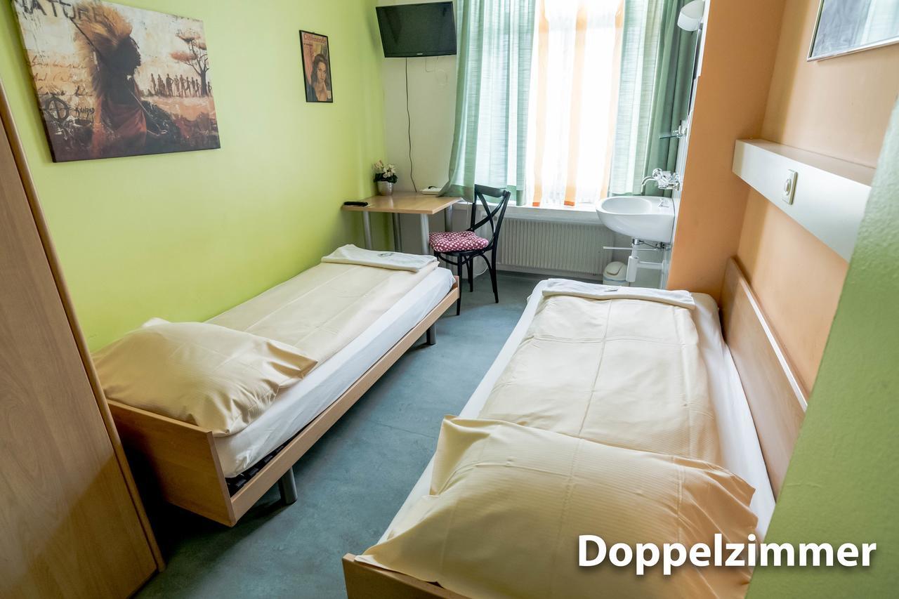 Hotel & Backpackers Zak Шафхаузен Екстериор снимка