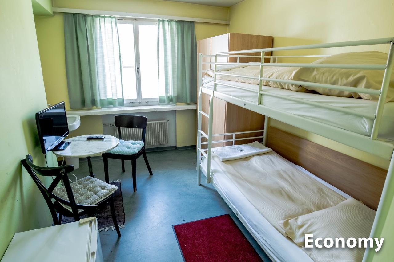 Hotel & Backpackers Zak Шафхаузен Екстериор снимка