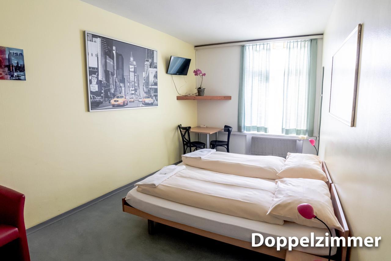Hotel & Backpackers Zak Шафхаузен Екстериор снимка
