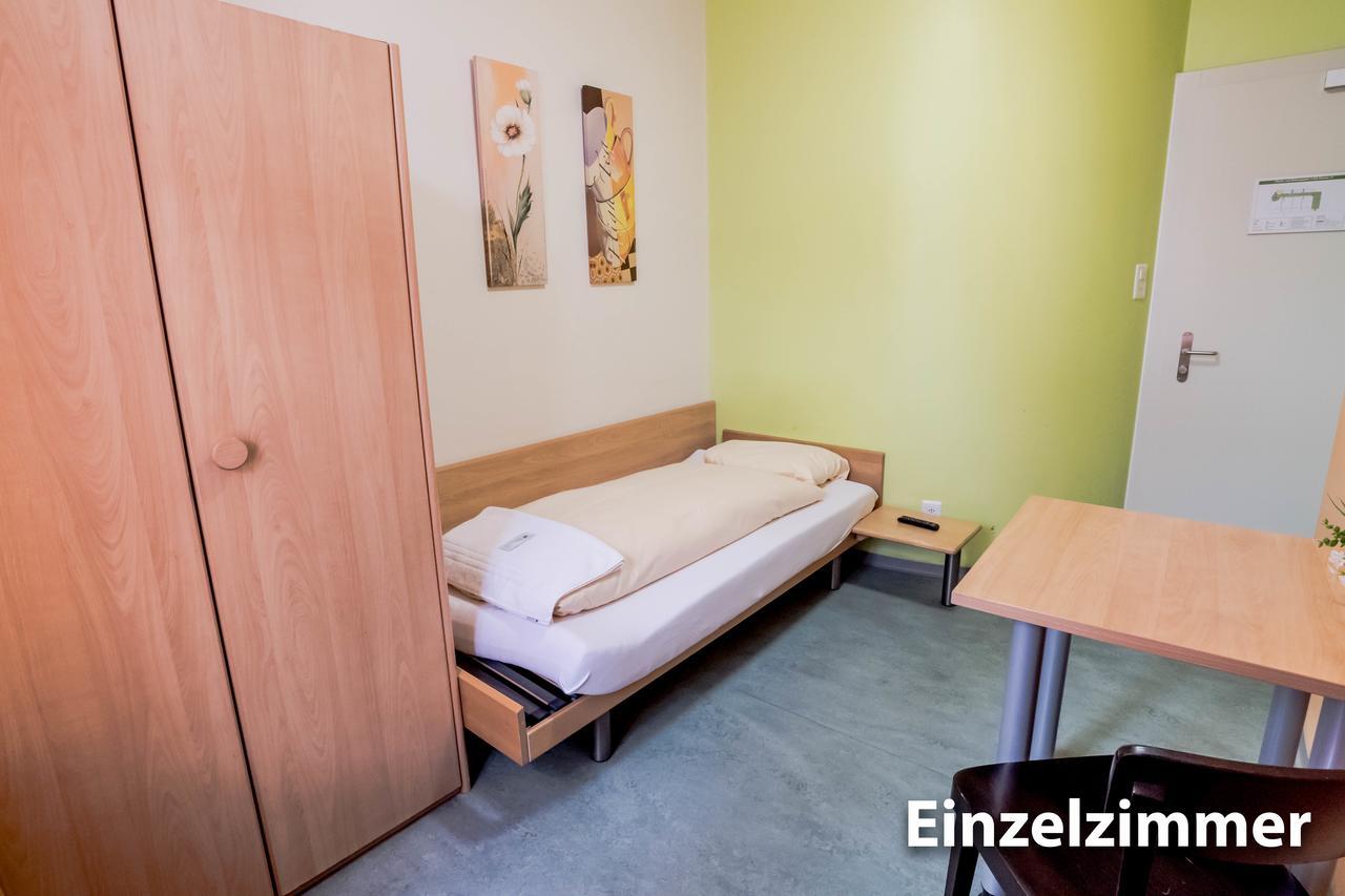 Hotel & Backpackers Zak Шафхаузен Екстериор снимка