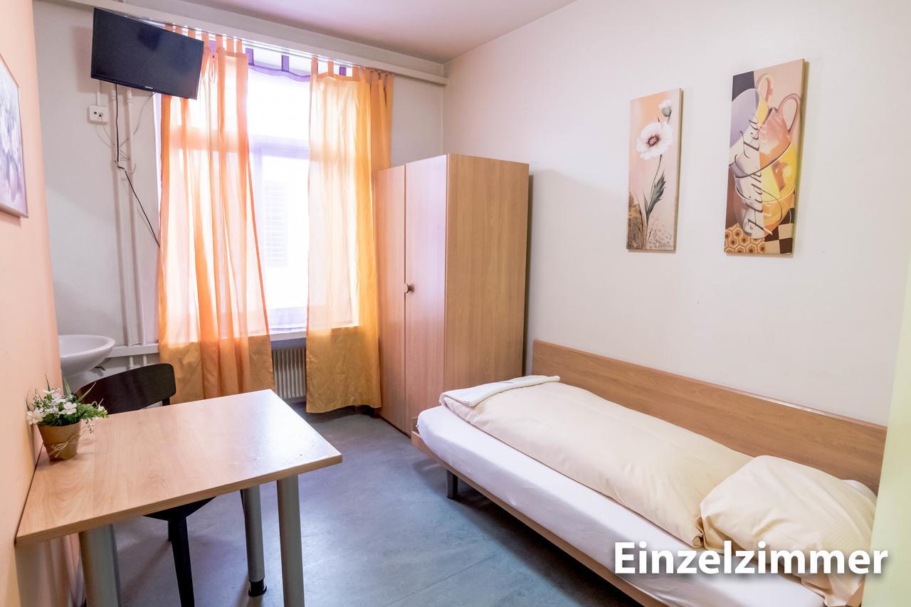 Hotel & Backpackers Zak Шафхаузен Екстериор снимка